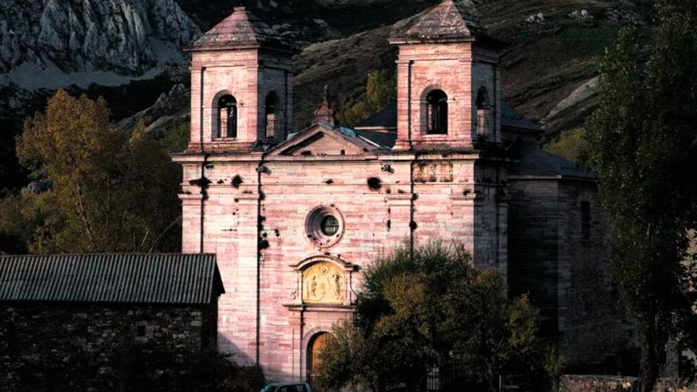 Catedral de la montaña de Lois
