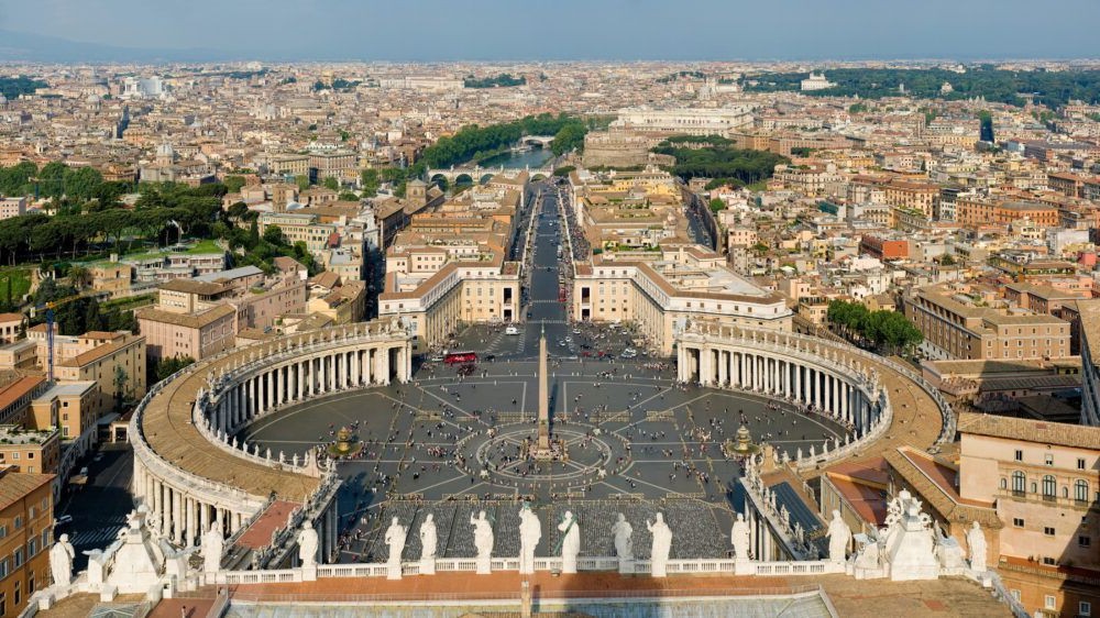 Piazza San Pietro en la Ciudad del Vaticano, Roma Piazza San Pietro en la Ciudad del Vaticano, Roma
