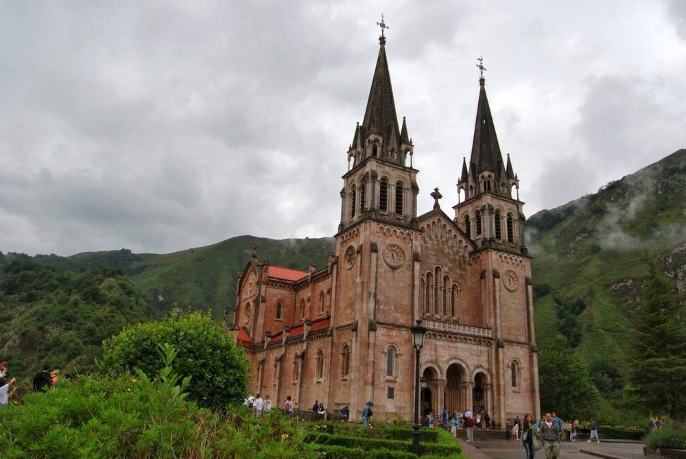 Santa Maria la Real de Covadonga