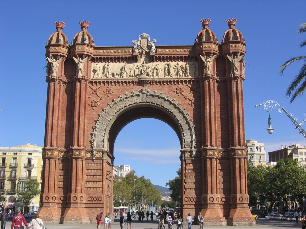 Turismo por el Arco de Triunfo Barcelona