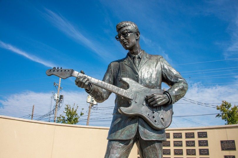 Estatua de Buddy Holly y Paseo de la Fama del Oeste de Texas