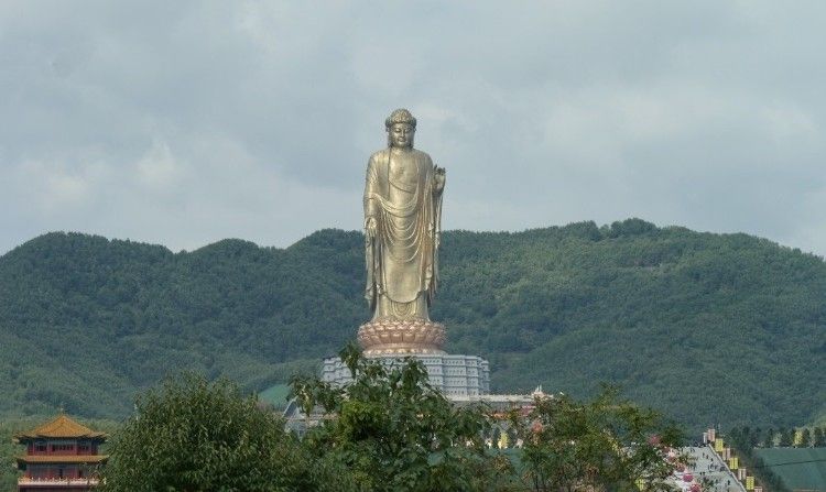 Buda del Templo de la Primavera