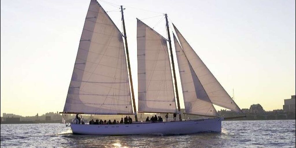 Los 16 mejores cruceros de Nueva York 2 Goleta Adirondack en río Hudson