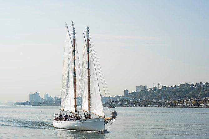 Los 5 mejores cruceros por el follaje otoñal en Nueva York 2 Goleta adirondack en Río Hudson