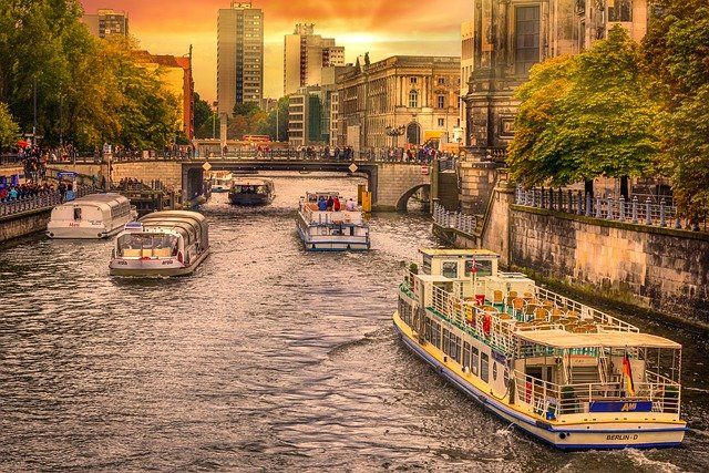 Los mejores cruceros turísticos, de vela y acuáticos en Nueva York 1 Cruceros nocturnos