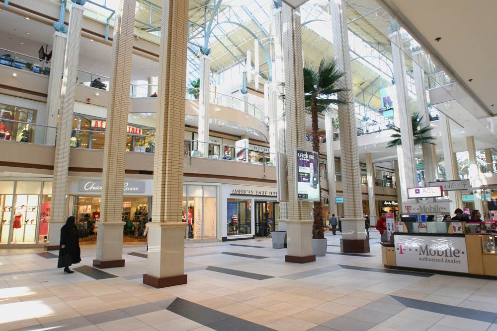 Comercial Newport Centre Mall 