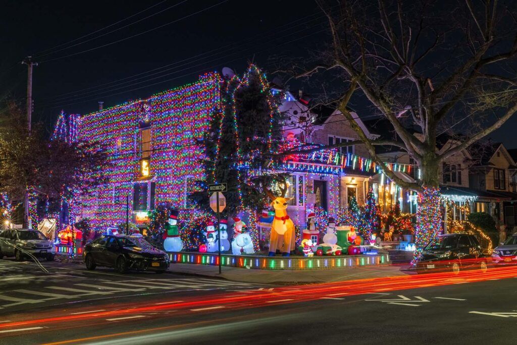 Luces navideñas de Dyker Heights: Todo lo que necesitas saber 6 Dyker Heights Christmas Lights Bus Tour