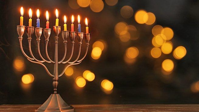 Encender las Menoras de Hanukkah