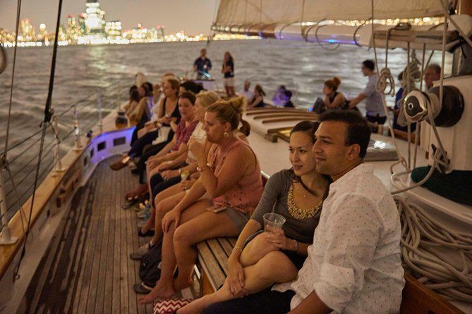 Los 16 mejores cruceros de Nueva York 9 Navegación nocturna por el puerto de Nueva York con jazz en vivo