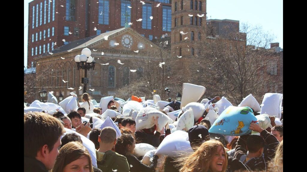 Cosas que hacer en Nueva York en abril 9 Pelea de almohadas en Washington Square Park