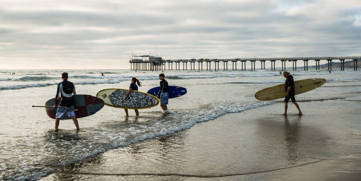 surfistas en California