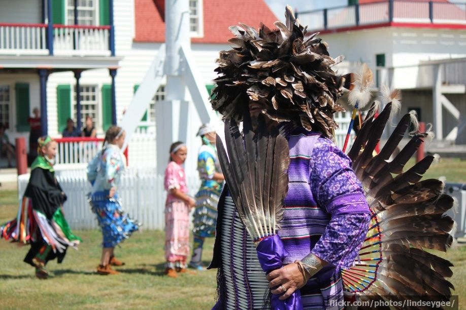 Cómo hacer una danza de la lluvia de los nativos americanos (no es que la necesitemos)