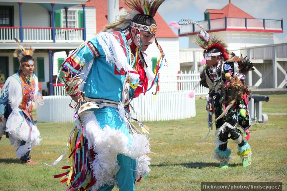 Cómo hacer una danza de la lluvia de los nativos americanos (no es que la necesitemos) 4