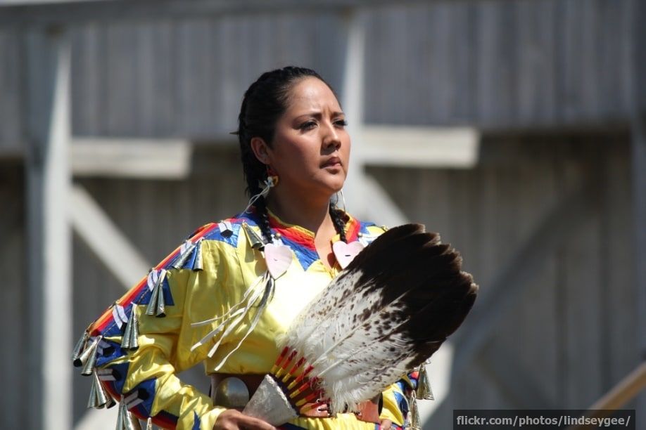 Cómo hacer una danza de la lluvia de los nativos americanos (no es que la necesitemos) 5