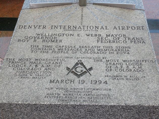 El extraño arte del Aeropuerto Internacional de Denver 11