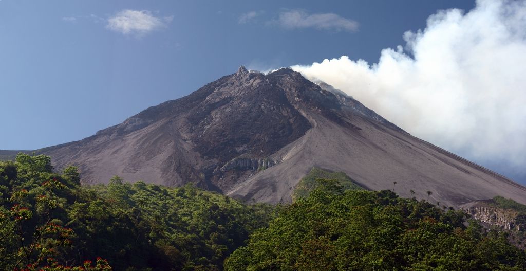 12 Volcanes más increíbles de Indonesia 6