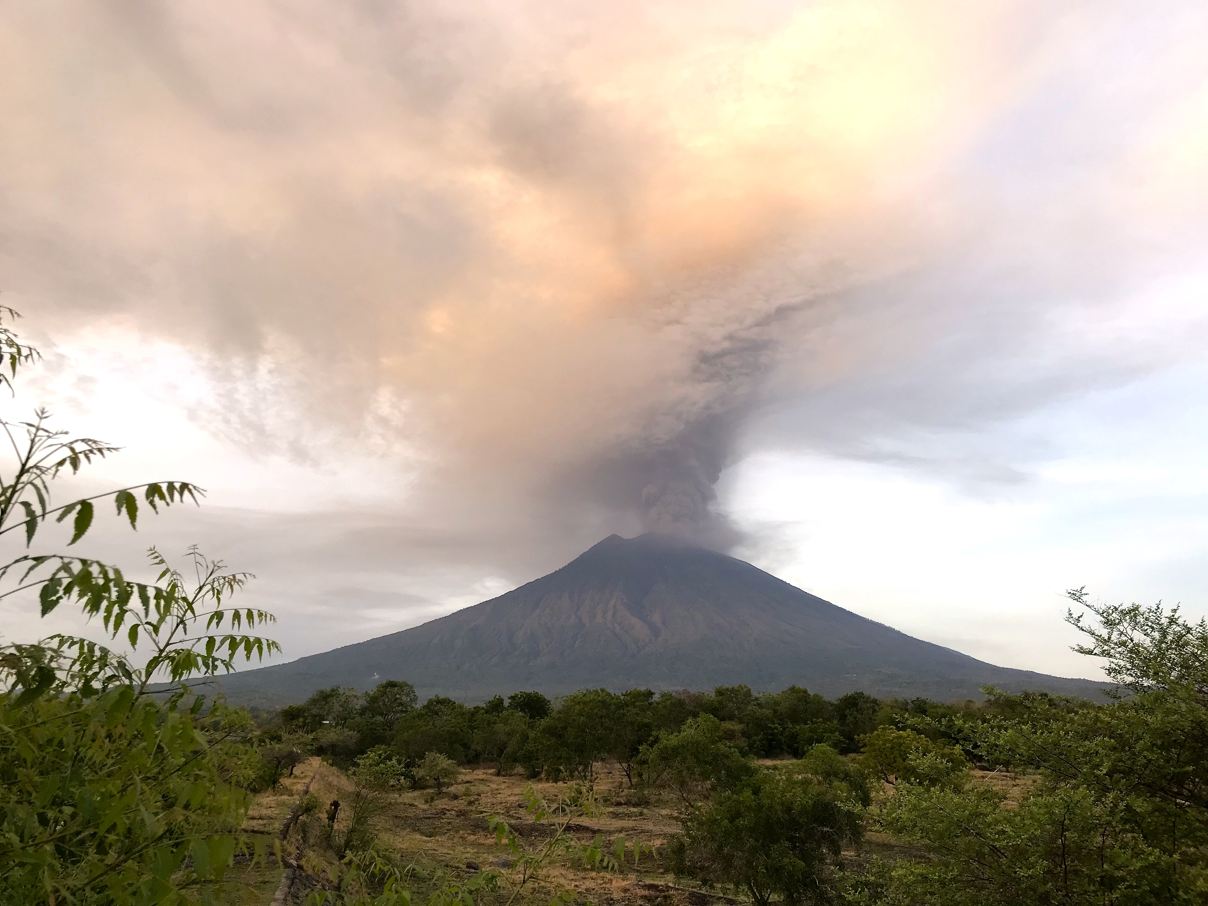 12 Volcanes más increíbles de Indonesia 2