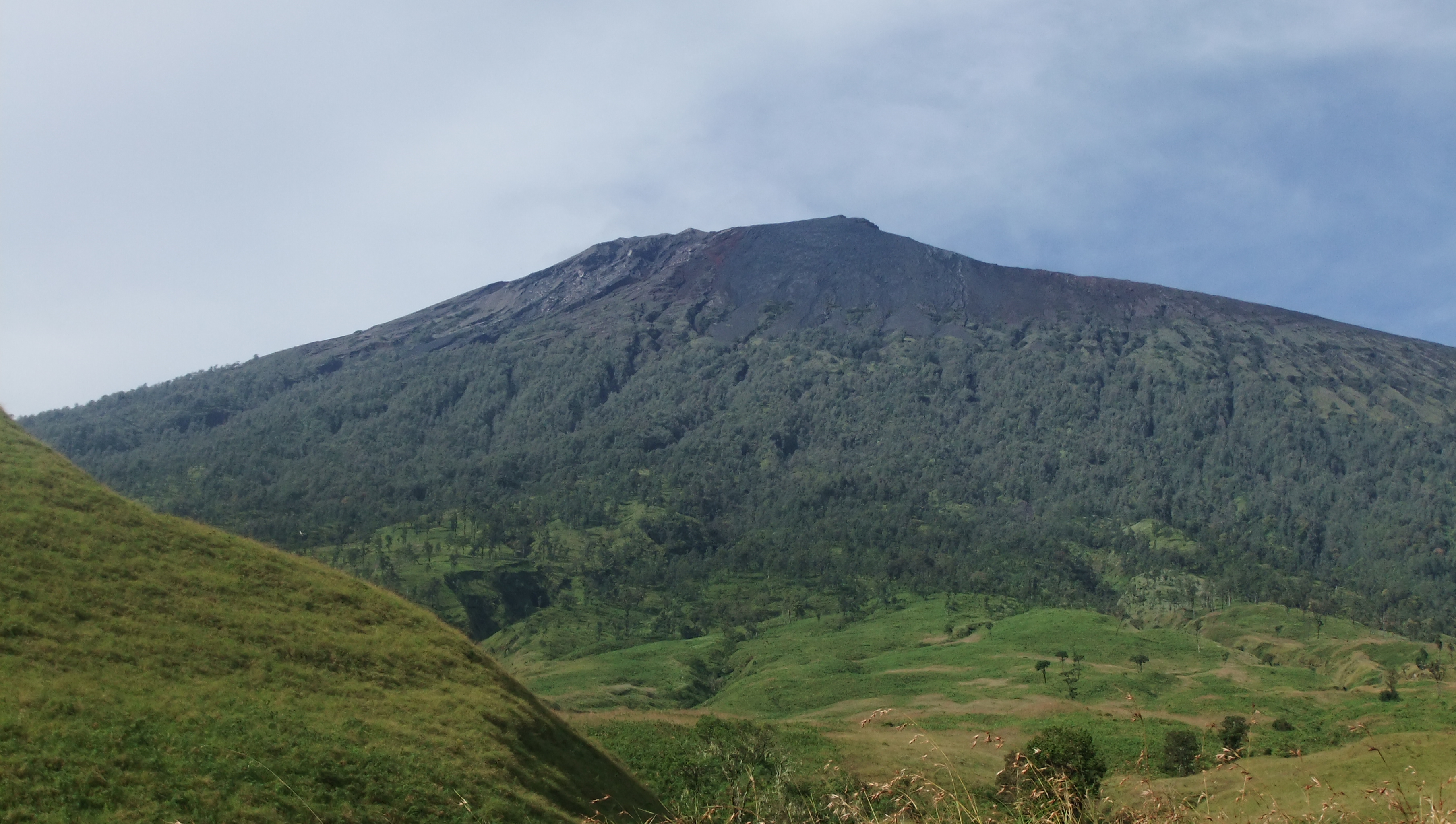 12 Volcanes más increíbles de Indonesia 11