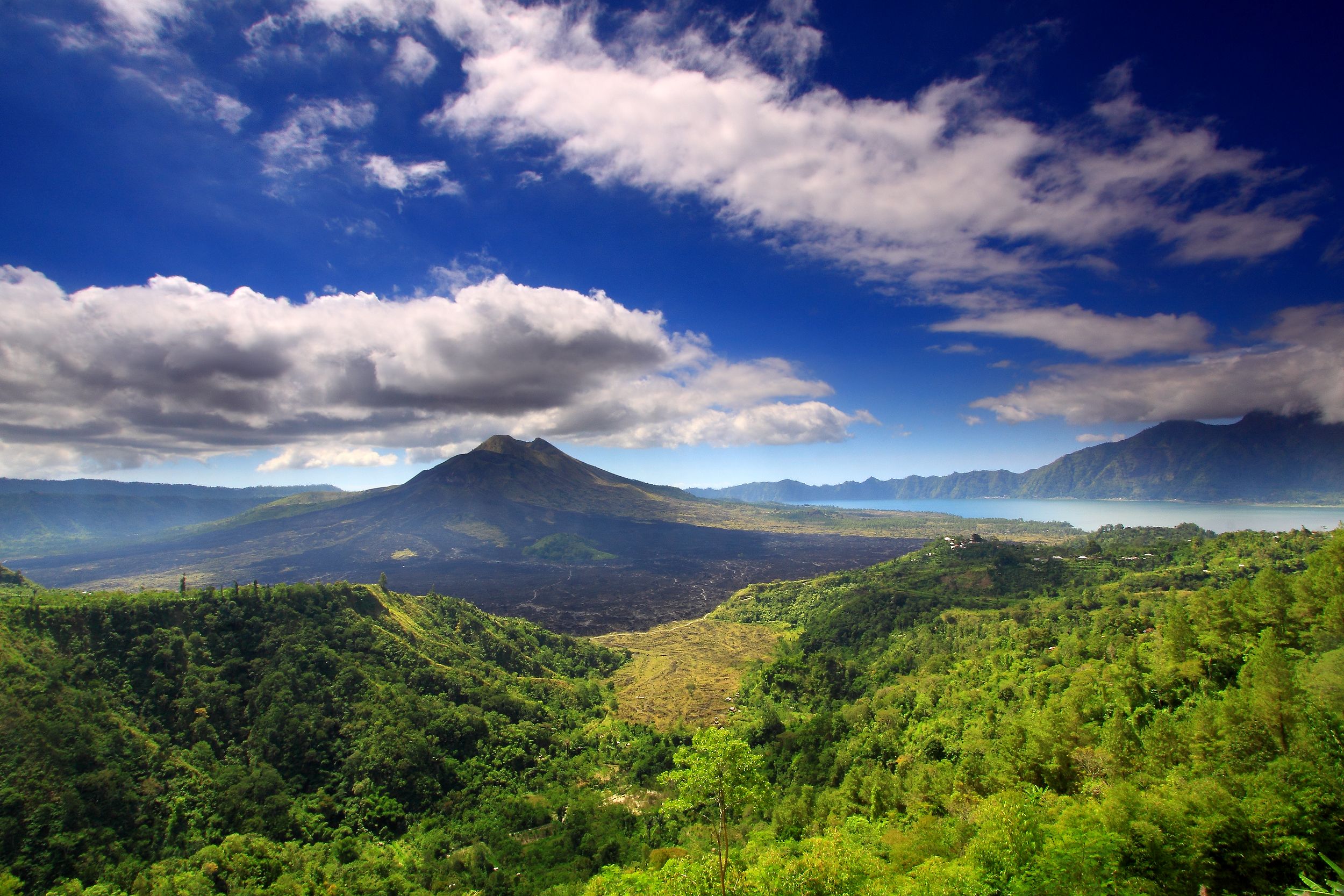 12 Volcanes más increíbles de Indonesia 12