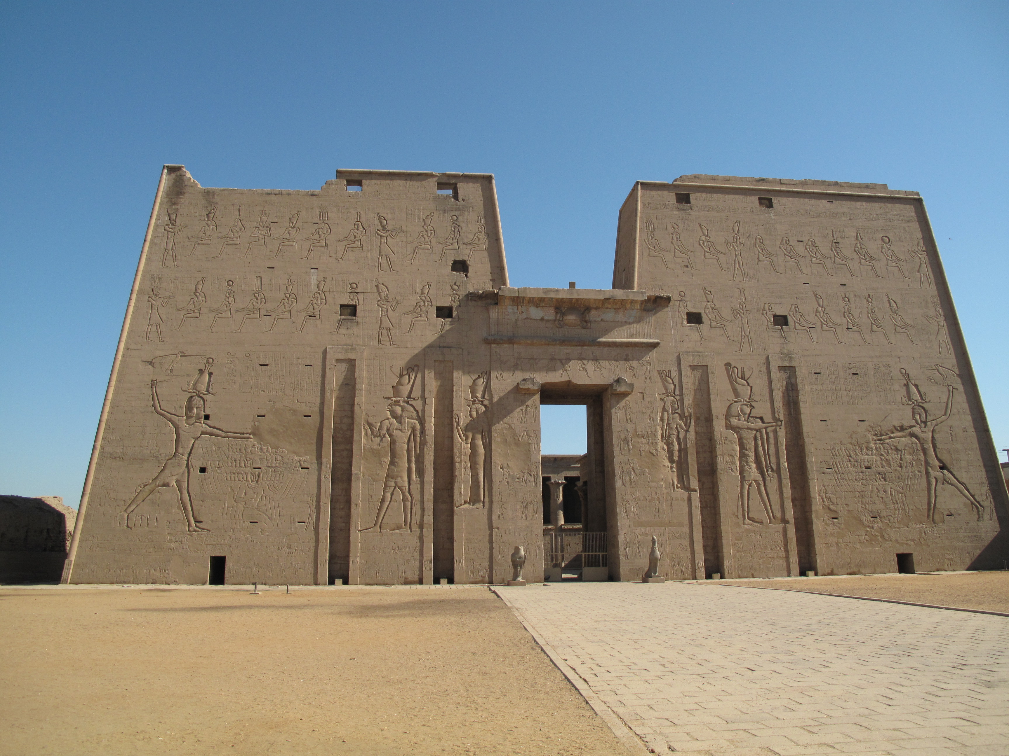 10 Templos del Antiguo Egipto más impresionantes 9