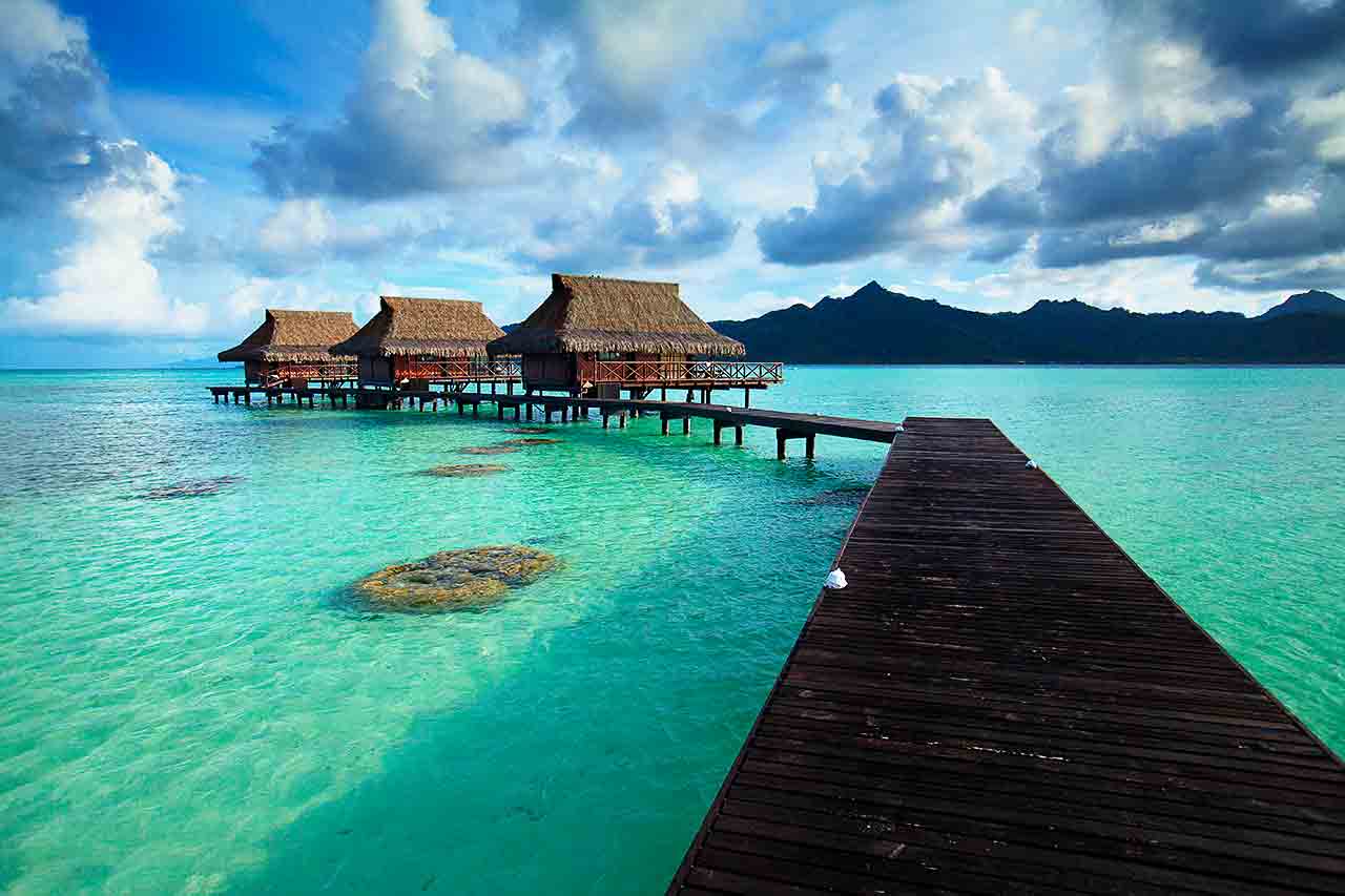 Bungalows sobre el agua en Tahití, Maldivas y el Caribe