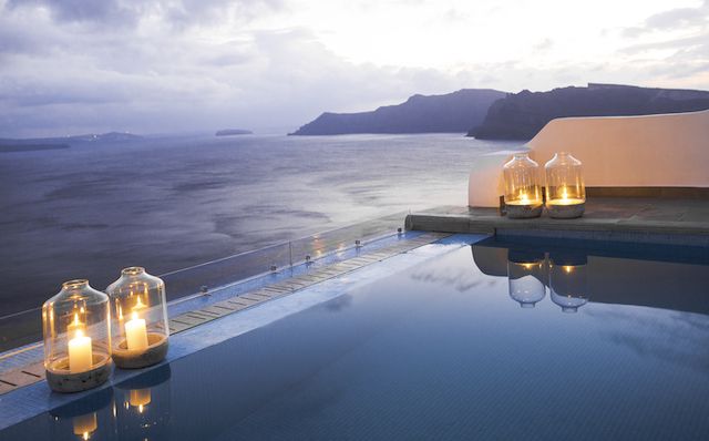 10 increíbles suites de luna de miel en Santorini 6