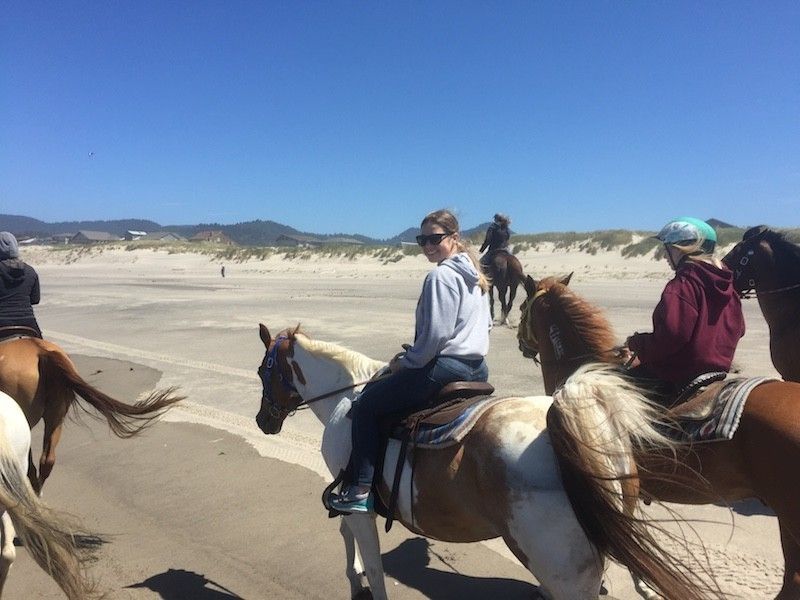 Montar a caballo en la costa del Pacífico de Oregón 5