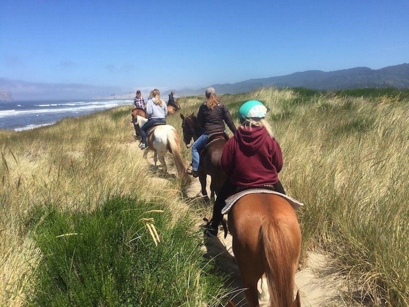 Montar a caballo en la costa del Pacífico de Oregón 8