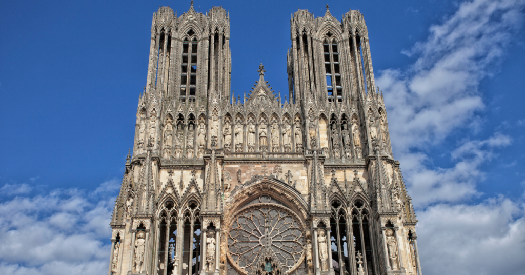 Catedral de Reims: Una joya gótica en el corazón de Europa 3
