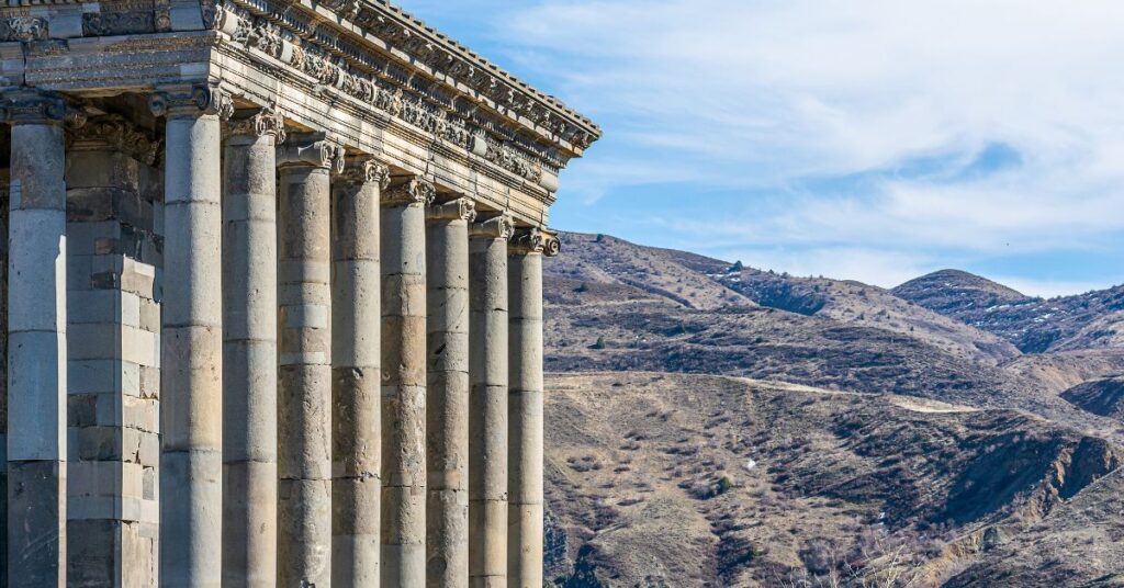 Templo de Garni: Una joya arquitectónica en el corazón de Armenia 12