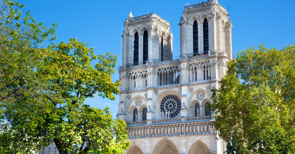 Notre Dame de Paris: Un Tesoro Histórico y Cultural en Europa 7
