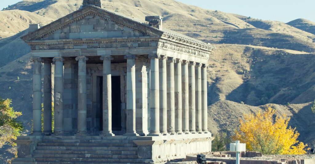 Templo de Garni: Una joya arquitectónica en el corazón de Armenia 4