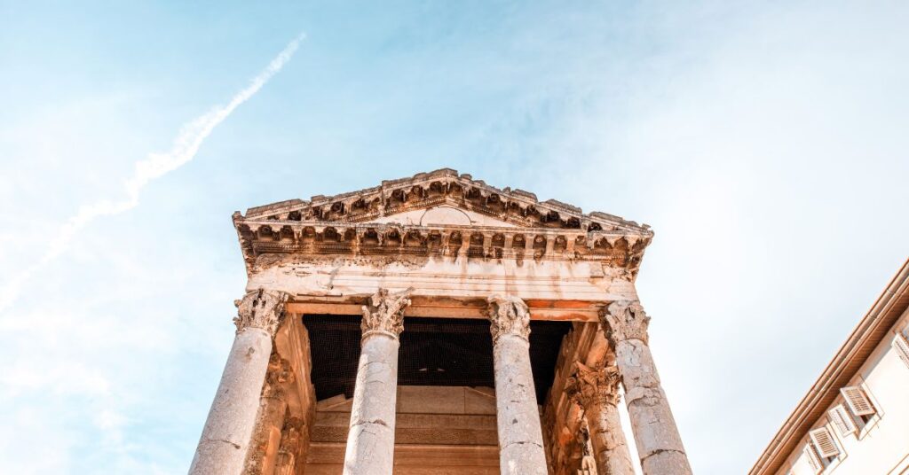 El impresionante Templo de Augusto en Pula: un tesoro histórico en Croacia 3