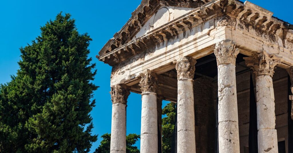 El impresionante Templo de Augusto en Pula: un tesoro histórico en Croacia 5