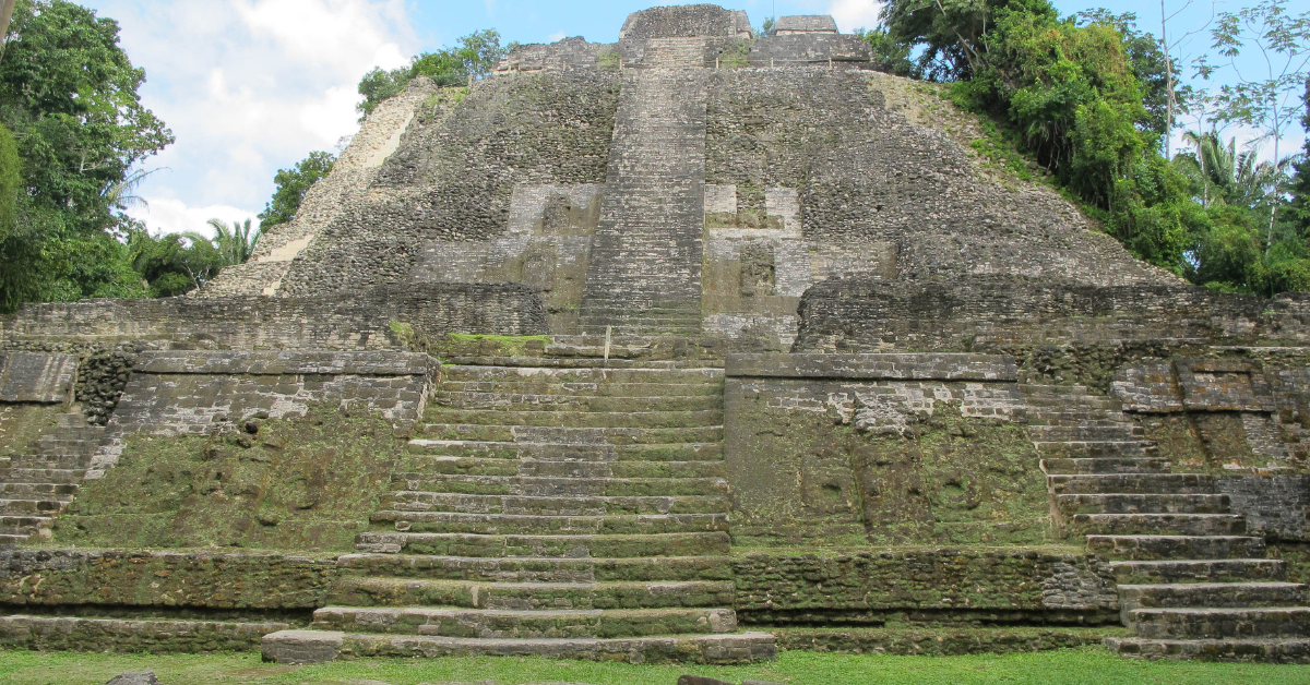 Lamanai: La antigua ciudad maya escondida en la selva de Belice