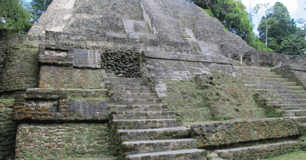 Lamanai: La antigua ciudad maya escondida en la selva de Belice 4