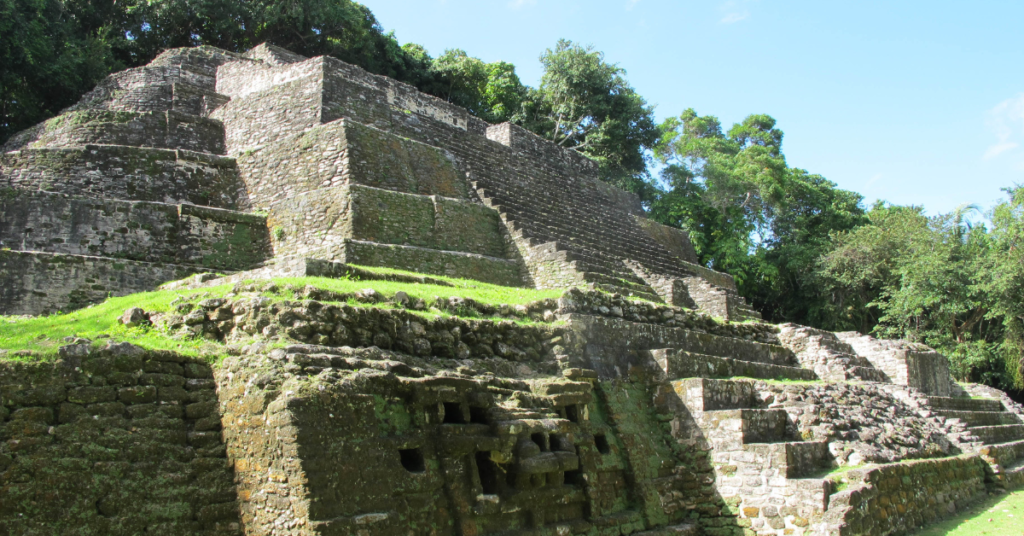 Lamanai: La antigua ciudad maya escondida en la selva de Belice 7