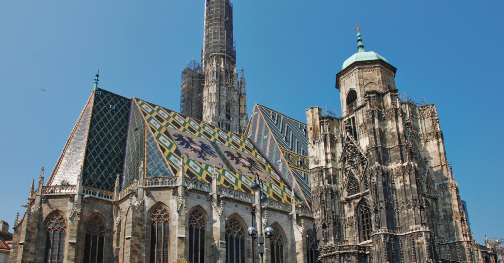 Catedral de San Esteban: Una joya arquitectónica de Europa 3