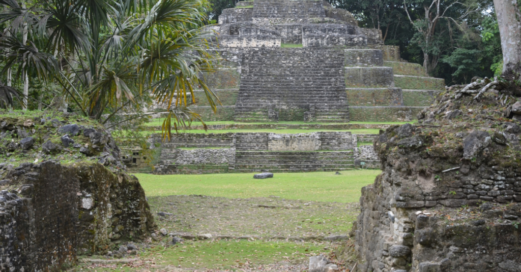 Lamanai: La antigua ciudad maya escondida en la selva de Belice 5