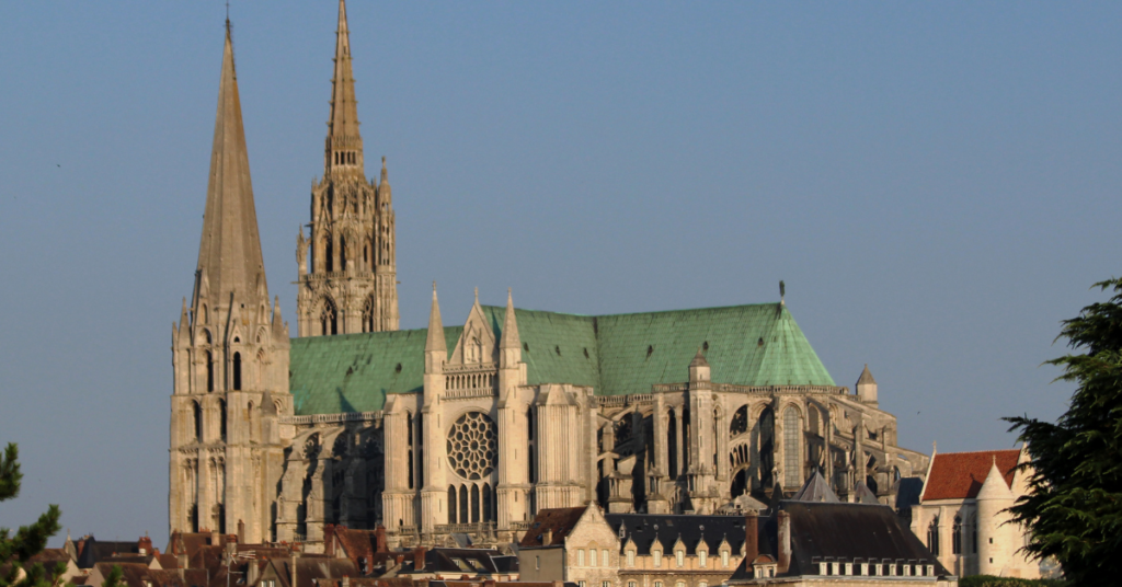 Catedral de Chartres: Una joya gótica en el corazón de Francia 6