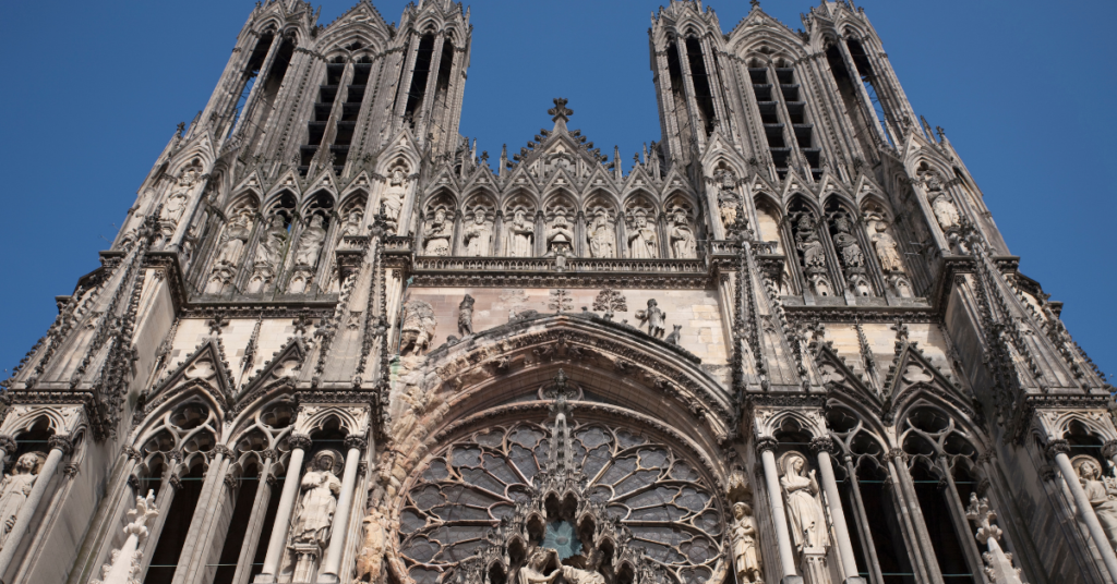 Catedral de Reims: Una joya gótica en el corazón de Europa 4