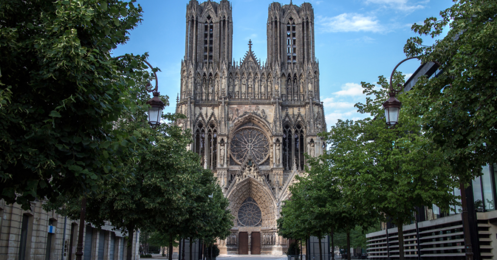 Catedral de Reims: Una joya gótica en el corazón de Europa 6