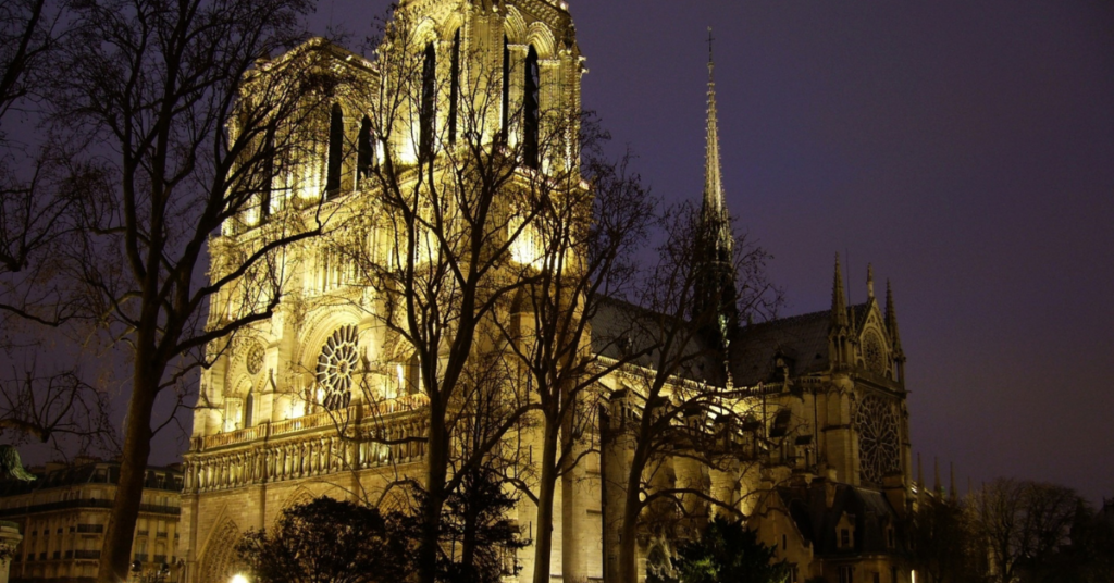 Notre Dame de Paris: Un Tesoro Histórico y Cultural en Europa 2
