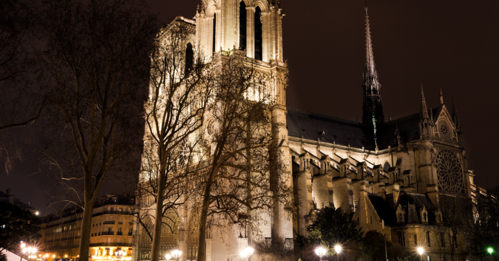 Notre Dame de Paris: Un Tesoro Histórico y Cultural en Europa 3