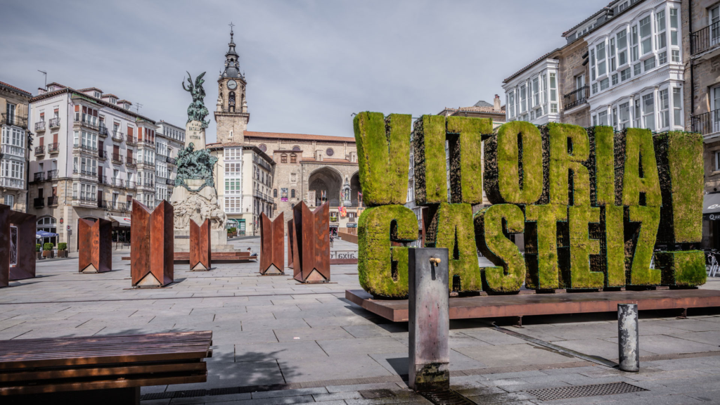 Las mejores zonas para alojarse en Vitoria: Una guía para encontrar el lugar perfecto 1