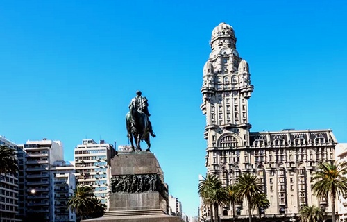 Descubra la rica historia de Montevideo