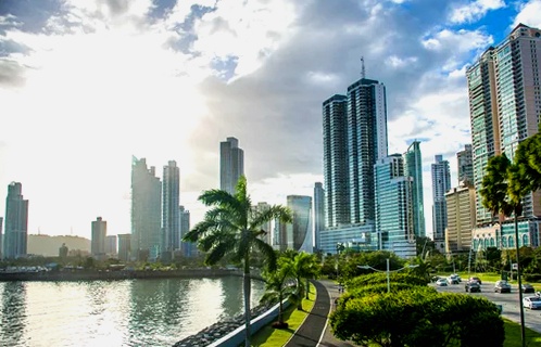 Dinero y duty free en Panamá